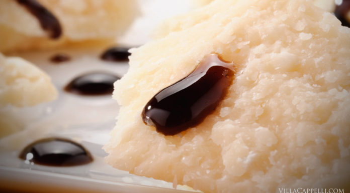 Italian Food Tip: Aged Balsamic Vinegar Balsamic Vinegar